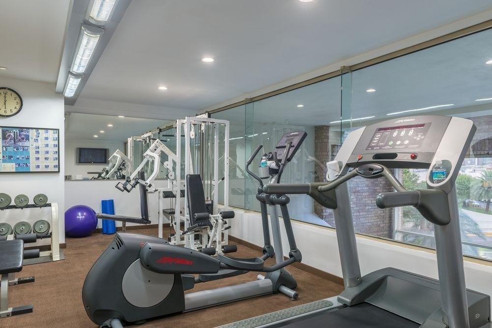 Four Points By Sheraton Galerias Monterrey Exterior photo The gym at the hotel