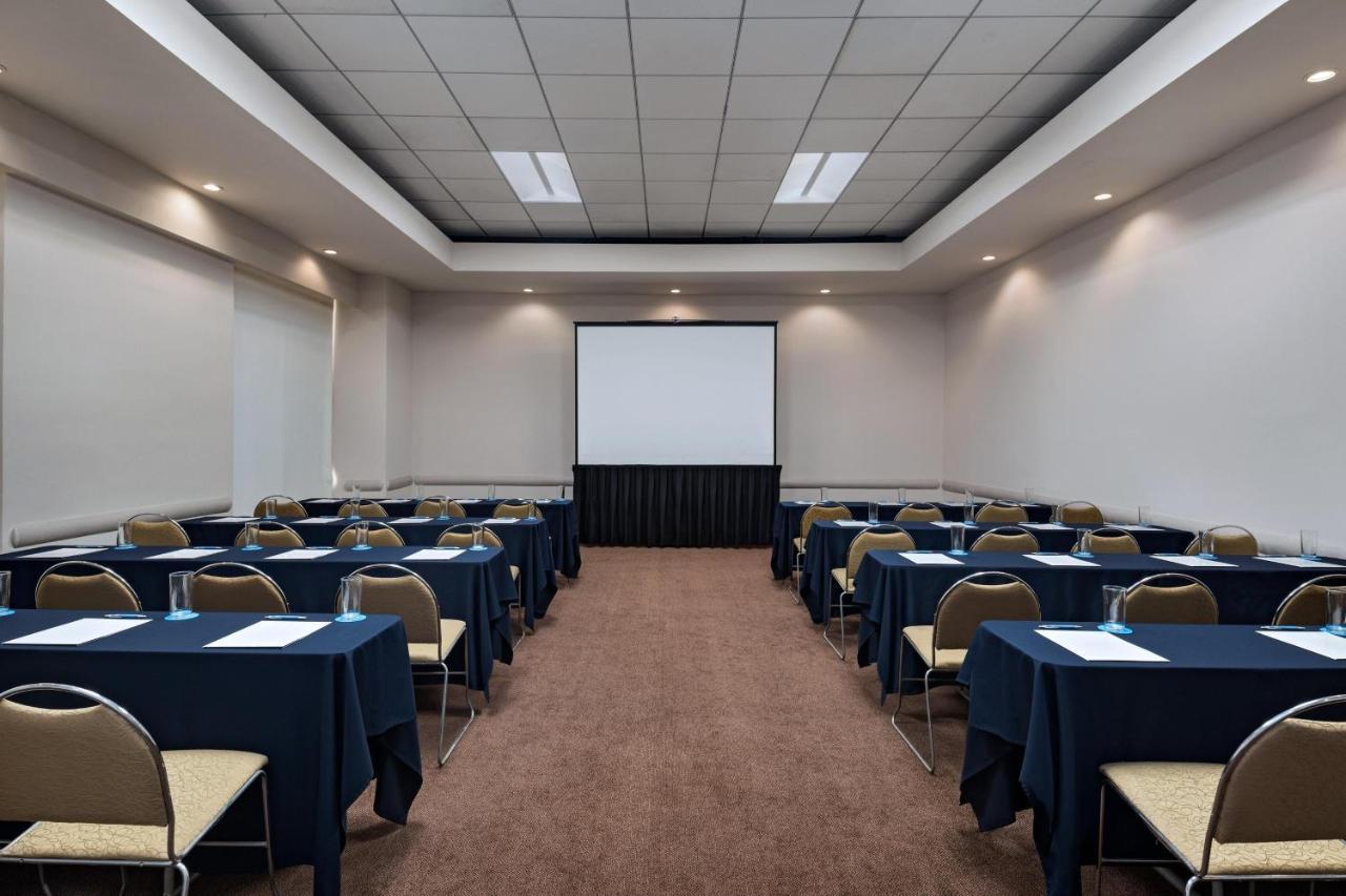 Four Points By Sheraton Galerias Monterrey Exterior photo A typical conference room