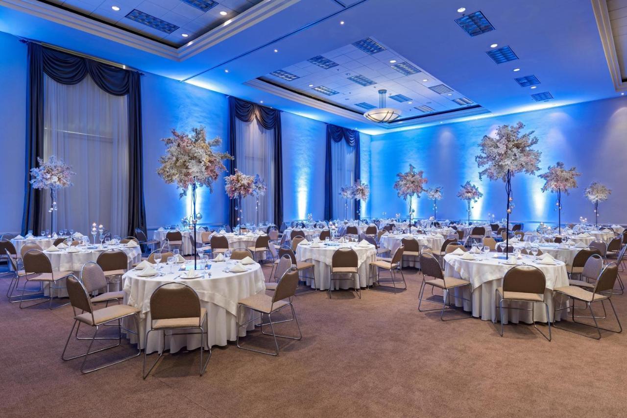 Four Points By Sheraton Galerias Monterrey Exterior photo The ballroom at the Royal Garden Hotel