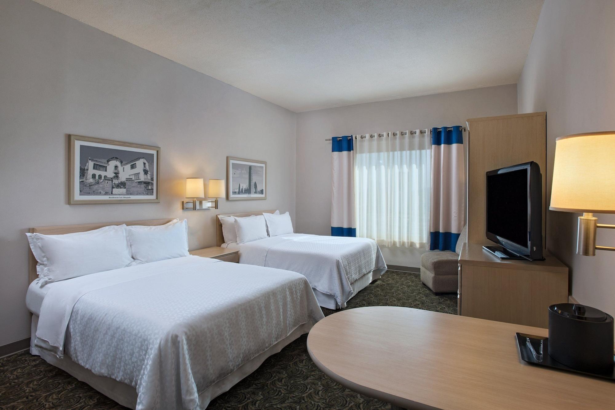 Four Points By Sheraton Galerias Monterrey Exterior photo A typical guest room at the Hilton Garden Inn