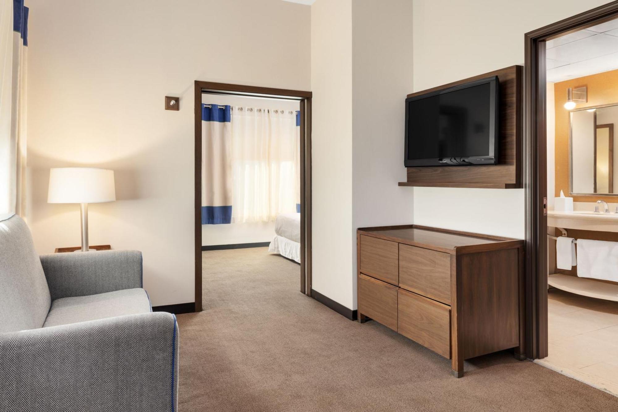 Four Points By Sheraton Galerias Monterrey Exterior photo A typical suite at the Residence Inn